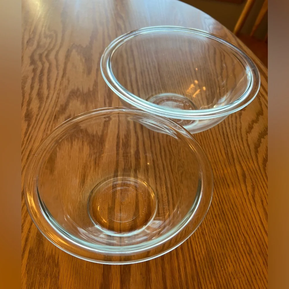 Set of 2 Vintage Pyrex Glass Nesting Mixing Bowls